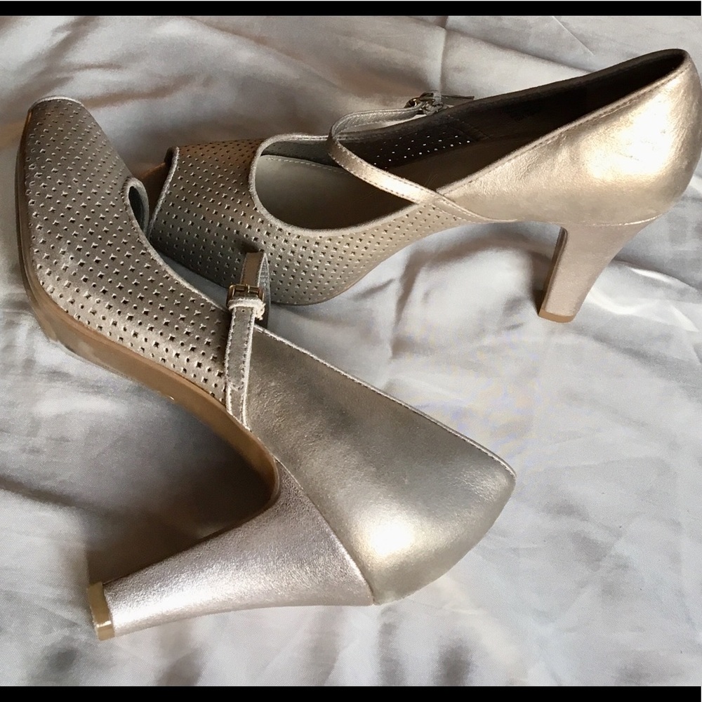 Gaini Bernini peep to Mary Janes